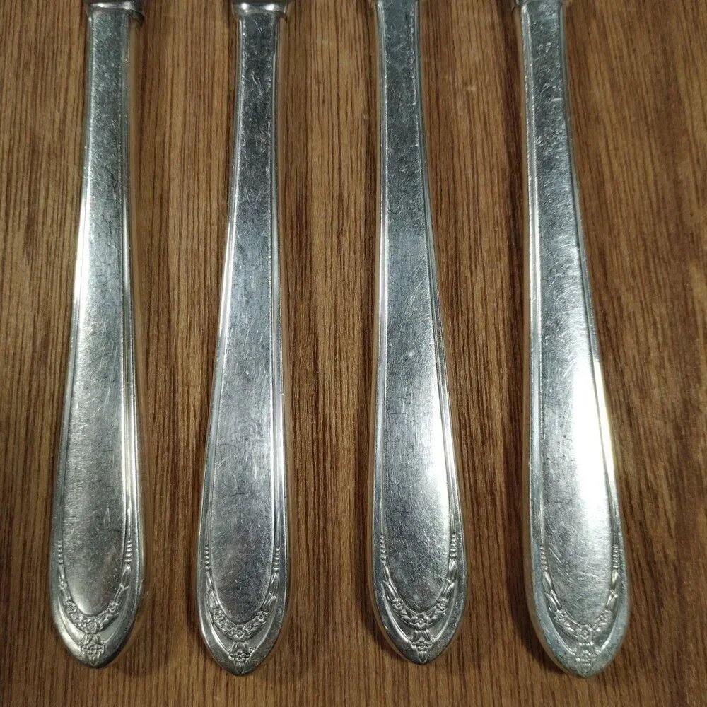Vintage 1847 Rogers Bros IS Lovelace Silverplate Flatware 4 Dinner Knives Floral